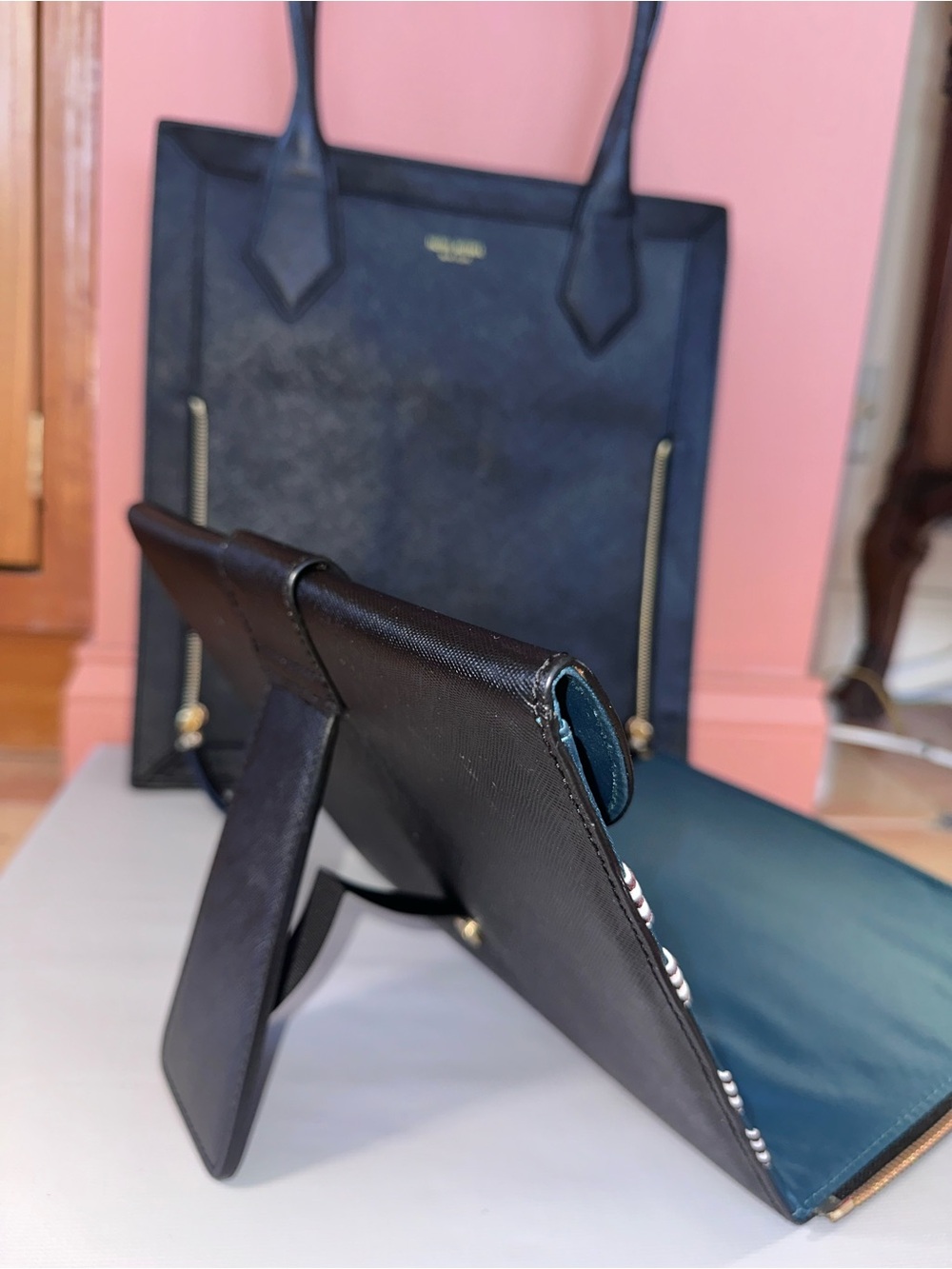 ✨ Henri Bendel Saffiano Black Leather • Zip off Tablet Case • Collector • Rare - Picture 15 of 16